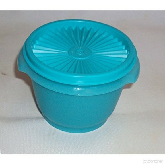 Set of 2-20oz Tupperware Servalier one touch bowls - Picture 2 of 2